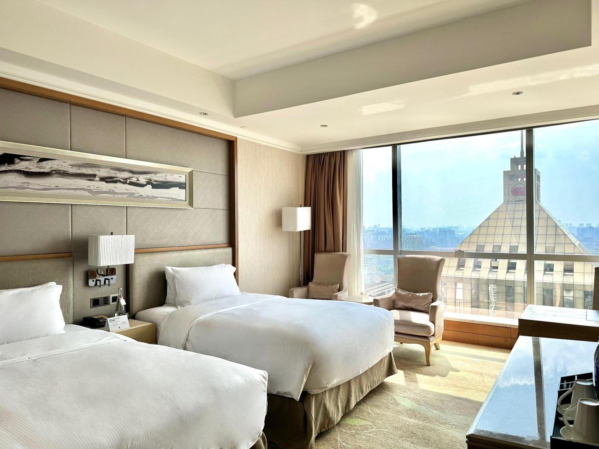 Doubletree By Hilton Guangzhou-Free Shuttle Bus To Canton Fair Complex & Overseas Buyer Registration Services During Canton Fair Period Eksteriør bilde